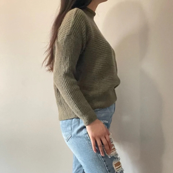 🍃  L.O.G.G. by H&M Green Sweater - Women's Size Medium 🍃 - Picture 4 of 9